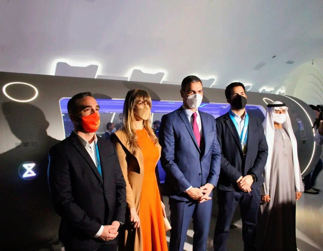 Presidencia española visitando hyperloop de Zeleros